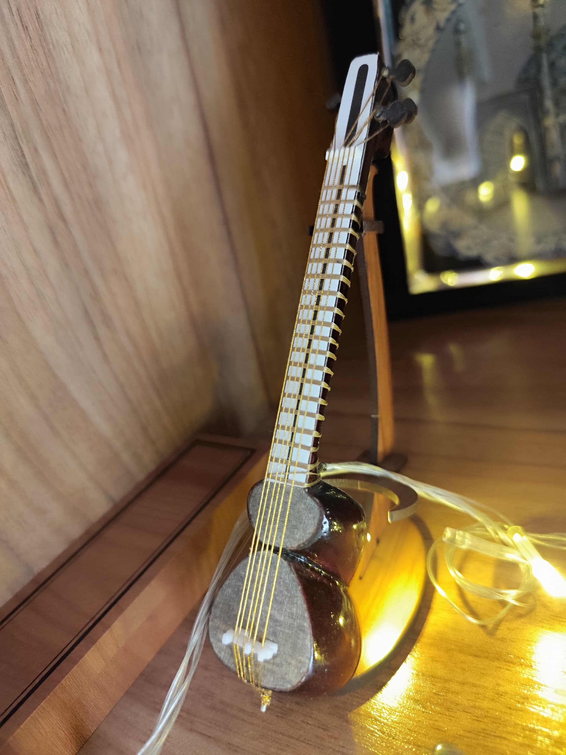 مجسمه تار؛ نماد علاقه و راز زندگی من0